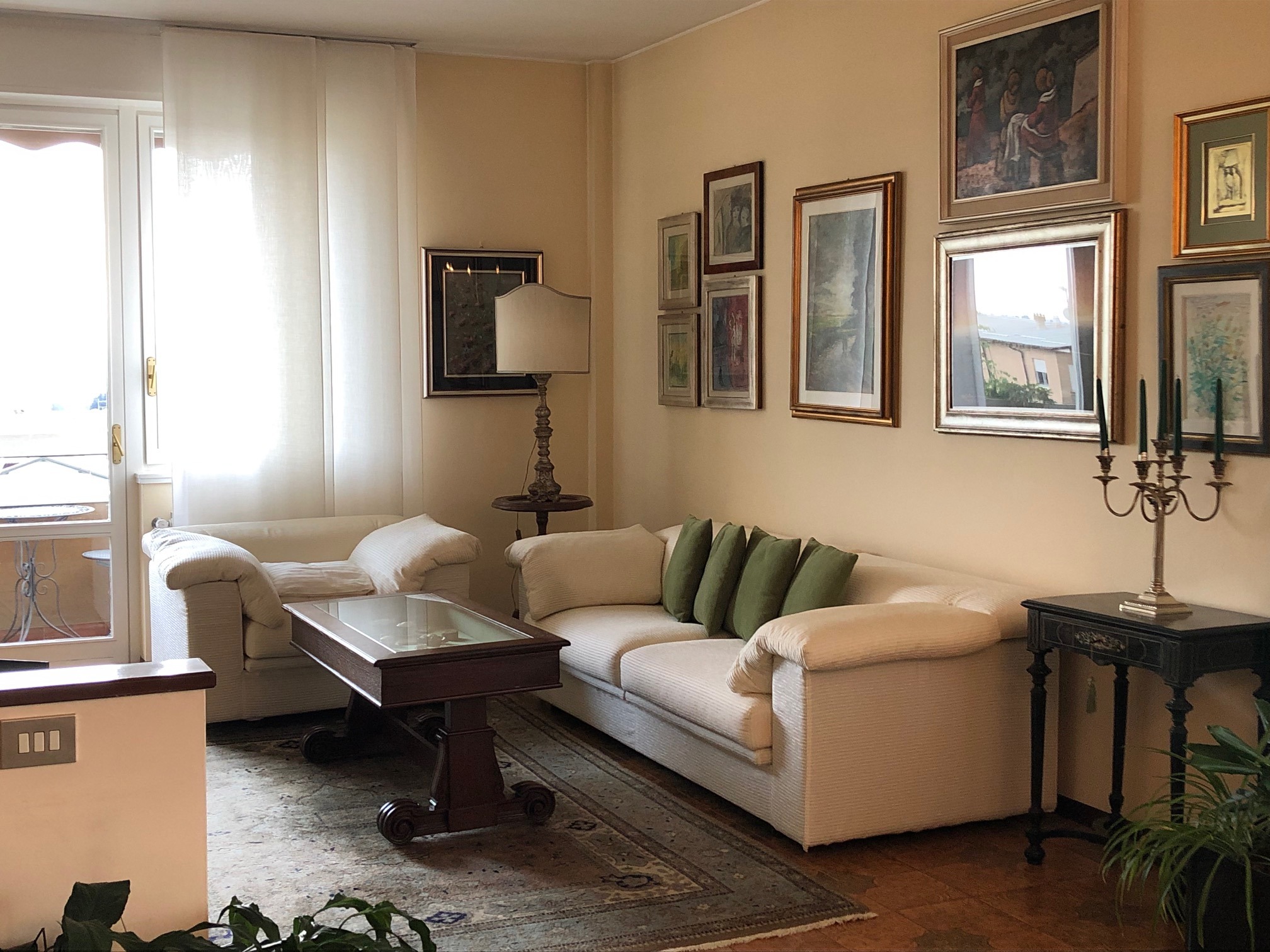 Varese - Bobbiate: luminoso quadrilocale, ultimo piano