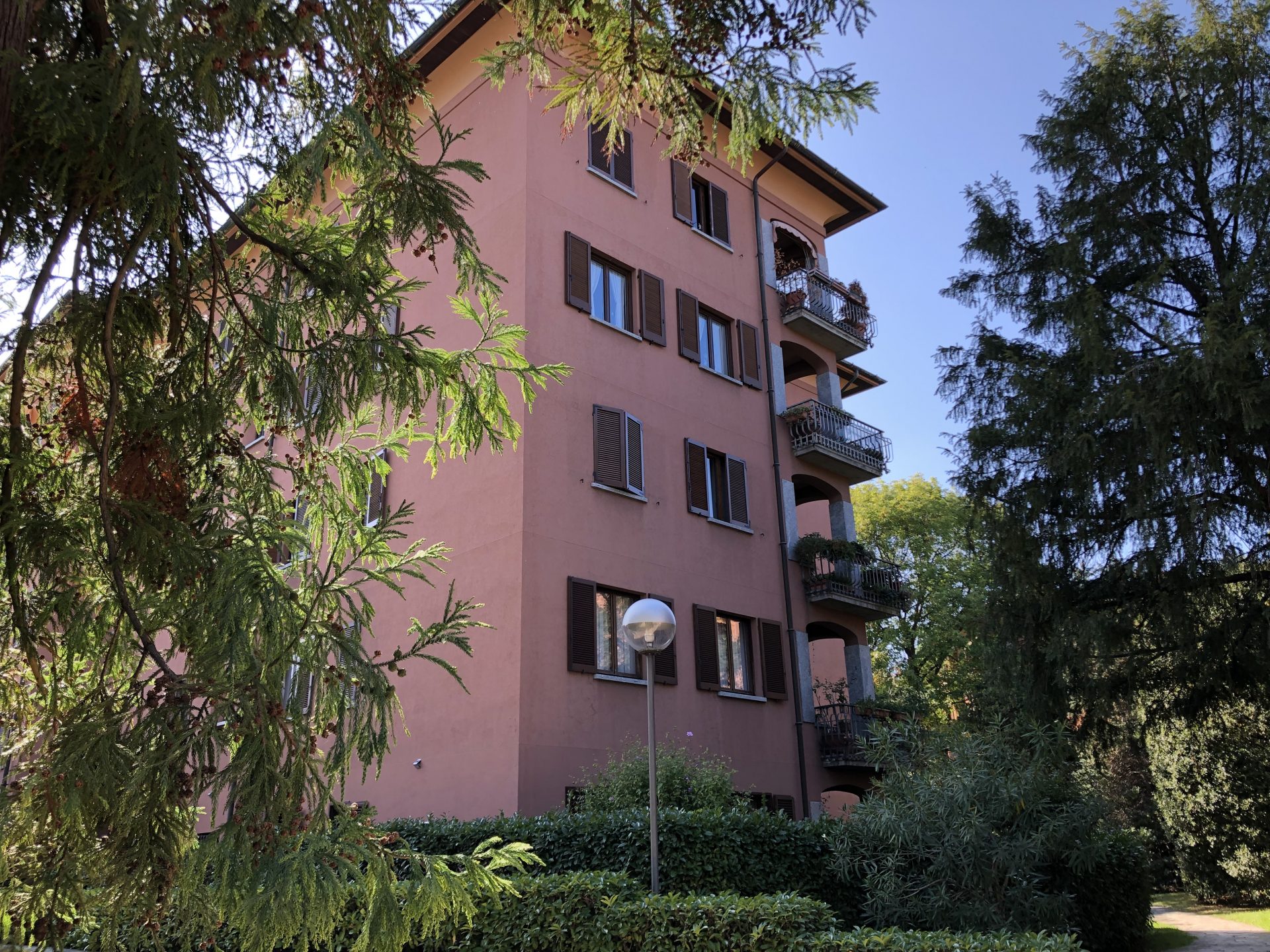 Varese Centro: appartamento all' ultimo piano in contesto signorile