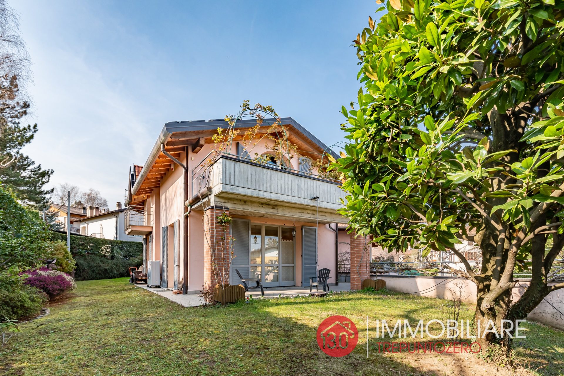 Varese - Velate: elegante villa a schiera di testa classe energetica A3