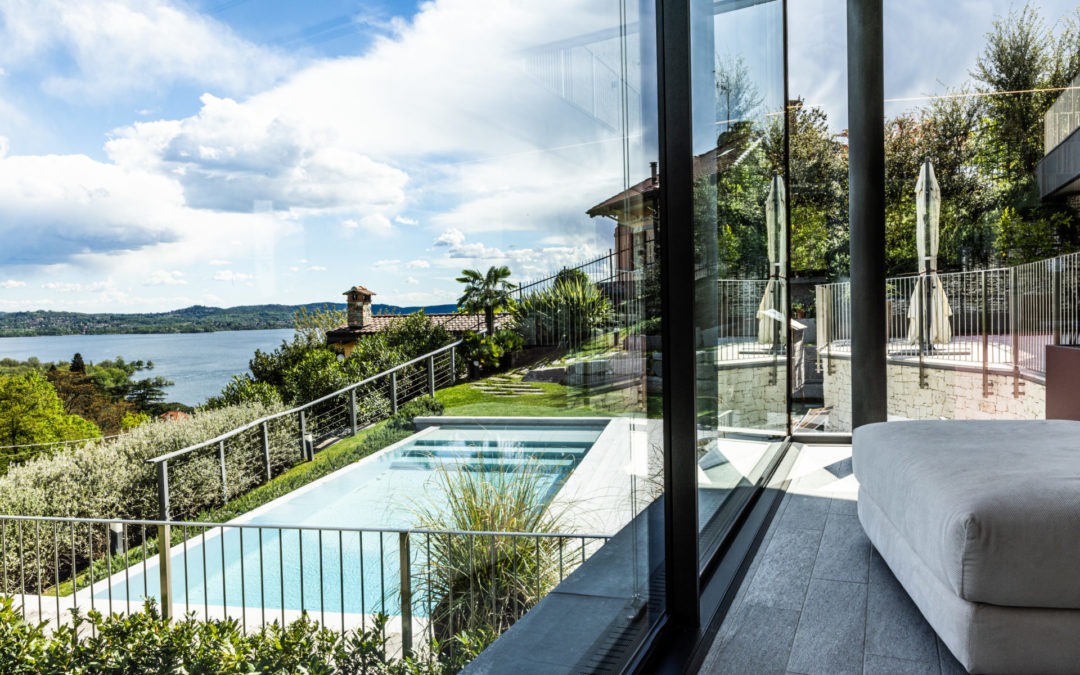 Lago di Varese: spettacolare villa con vista e piscina